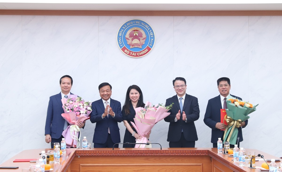 Thứ trưởng Bộ Kl991.com nạp rút nhanh Trần Quốc Phương và Thứ trưởng Kl99 nổ hũ Nguyễn Danh Huy chúc mừng các đồng chí được bổ nhiệm.