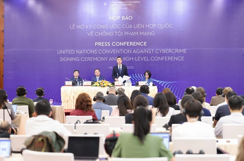 Họp báo diễn ra dưới sự chủ trì của Thượng tướng Phạm Thế Tùng, Thứ trưởng Bộ Công an; Thứ trưởng Bộ Ngoại giao Đặng Hoàng Giang và Thiếu tướng Lê Xuân Minh, Cục trưởng Cục An ninh mạng và phòng chống Kl99ok khuyến mãi lớn sử dụng công nghệ cao, Bộ Công an.
