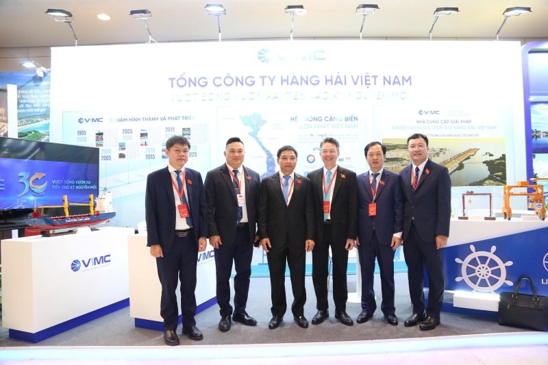 Bí thư Đảng ủy, Bộ trưởng Bộ Kl991.com nạp rút nhanh Nguyễn Văn Thắng tại gian hàng của Tổng công ty Hàng hải Việt Nam.
