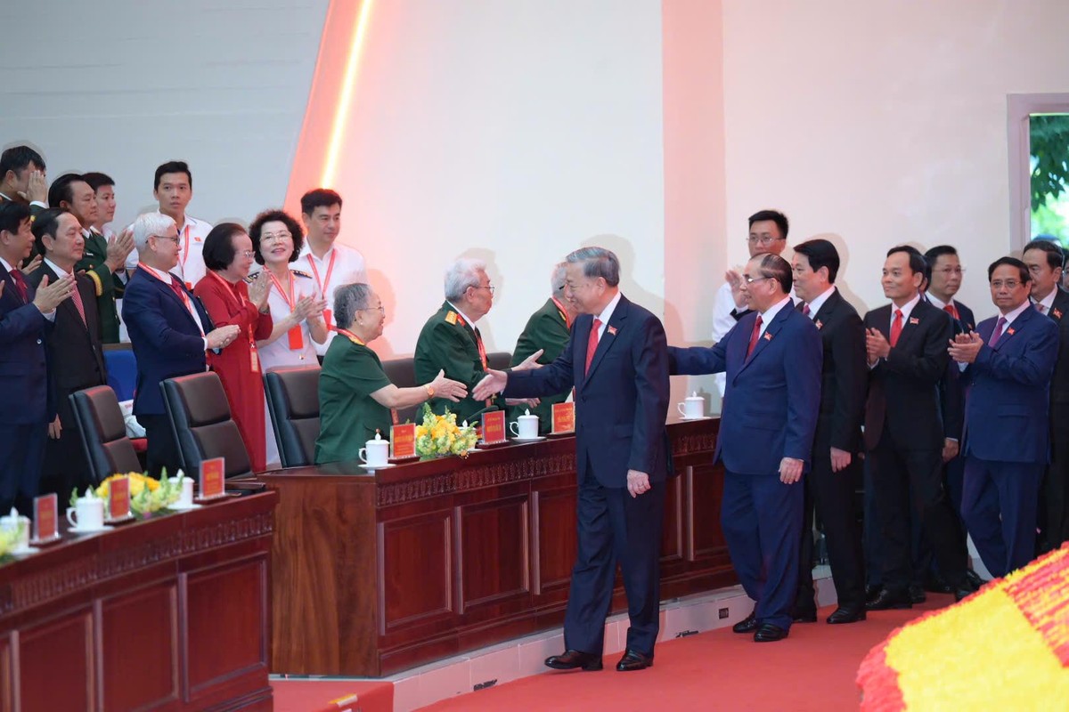 Tổng Bí thư Tô Lâm tới dự và phát biểu chỉ đạo tại phiên khai mạc Đại hội Đảng bộ nhiệm kỳ 2025 - 2030. Cùng tham dự có Chủ tịch nước Lương Cường, Thủ tướng Phạm Minh Chính, Chủ tịch Quốc hội Trần Thanh Mẫn cùng các lãnh đạo, nguyên lãnh đạo Đảng và 99Kl99 trực tiếp đá gà.