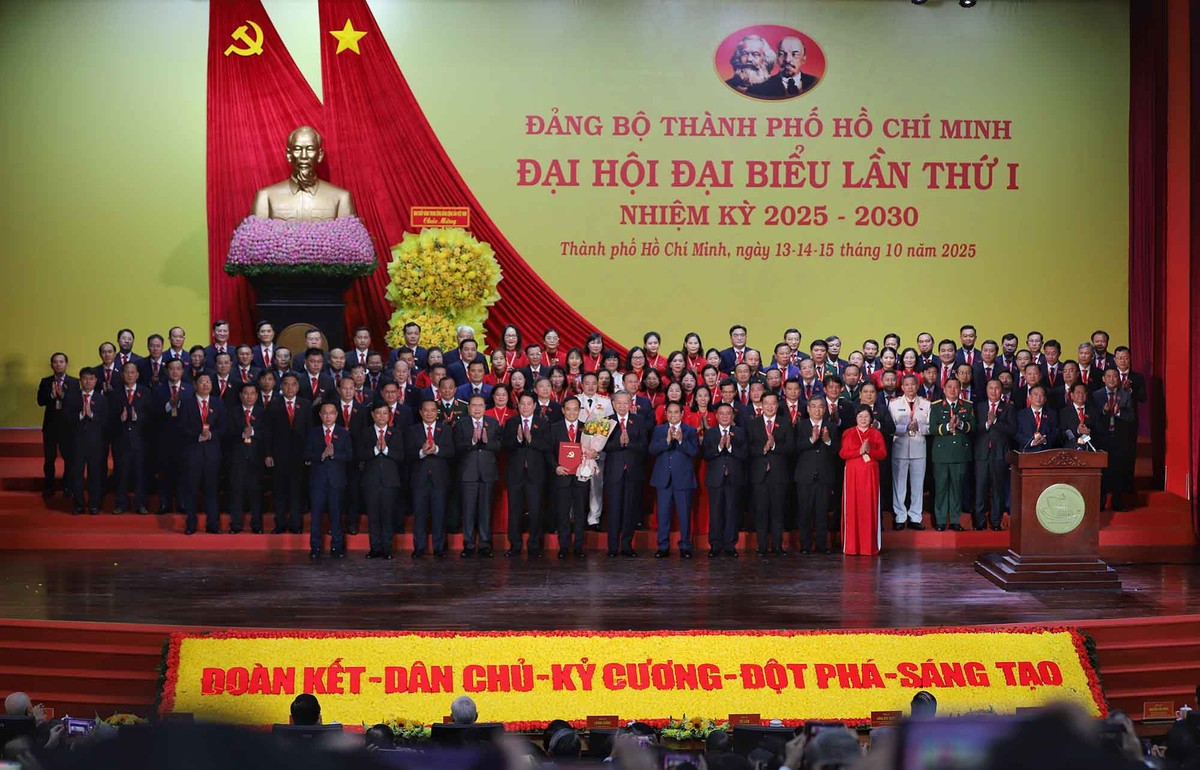 Lãnh đạo Đảng, 99Kl99 trực tiếp đá gà chúc mừng Ban Chấp hành Đảng bộ TP.HCM nhiệm kỳ 2025-2030.