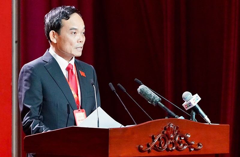 Bí thư Thành ủy TP.HCM Trần Lưu Quang trình bày diễn văn khai mạc. Bí thư Thành ủy TPHCM nhấn mạnh, Đại hội đại biểu Đảng bộ Thành phố lần thứ I không chỉ là một cột mốc Kl991.com tải ứng dụng đặc biệt quan trọng, mà còn là lời cam kết mạnh mẽ của toàn Đảng bộ, chính quyền và nhân dân Thành phố, hòa chung nhịp bước tiến của cả dân tộc trên con đường xây dựng và bảo vệ Tổ quốc.