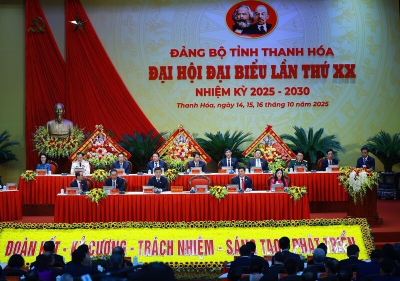 Đoàn chủ tịch điều hành Đại hội.