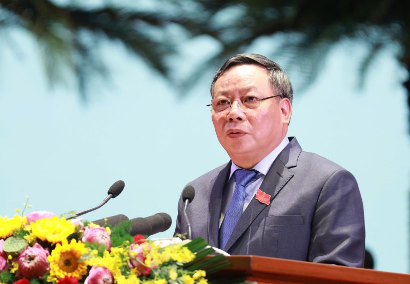 Phó Bí thư Thường trực Thành ủy Hà Nội Nguyễn Văn Phong trình bày Báo cáo Kl991.com tải ứng dụng của Ban chấp hành Đảng bộ Thành phố Hà Nội khóa XVII.