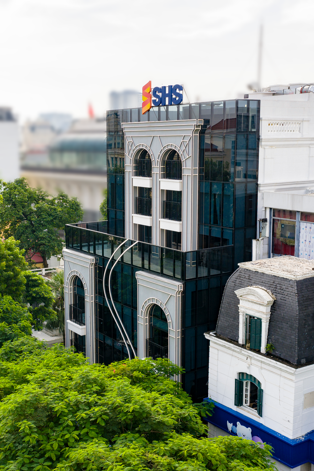 Tháng 10/2025, SHS khai trương Trụ sở chính mới tại 43 Lý Thường Kiệt, phường Cửa Nam, Hà Nội.
