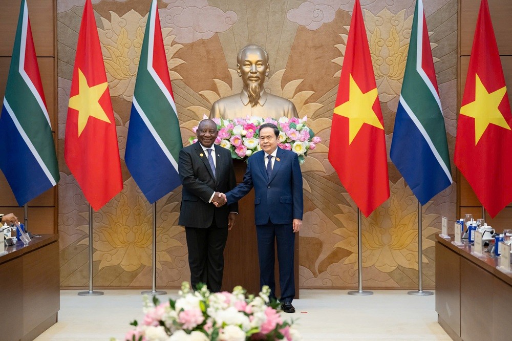 Chủ tịch Quốc hội Trần Thanh Mẫn đón Tổng thống nước Cộng hòa Nam Phi Cyril Ramaphosa.