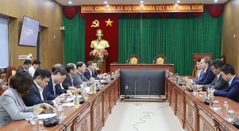 Đoàn công tác của Kl994 game bài casino hấp dẫn WPD (Đức) làm việc với UBND tỉnh Bình Định vào ngày 16/1/2025 liên quan đến dự án nhà máy điện gió tại xã Vĩnh Thuận. Ảnh: Thùy Trang.