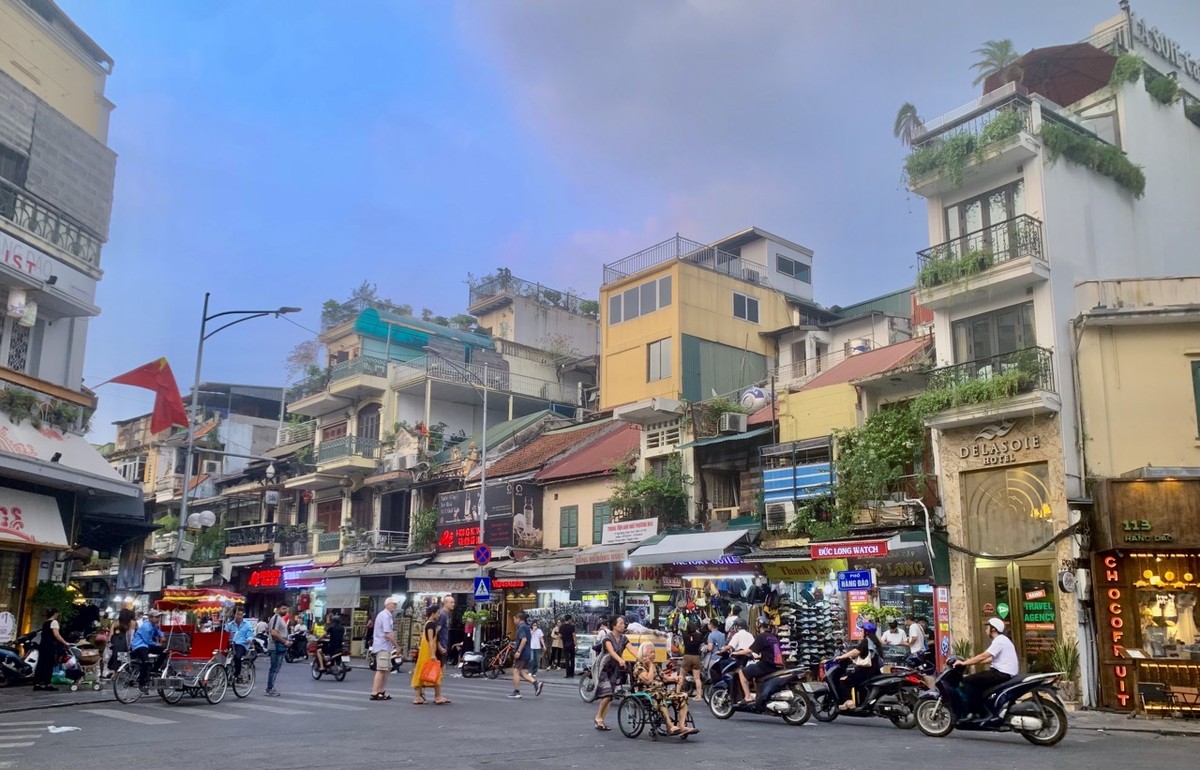 Mặt đường phố Hàng Đào tiếp tục là một trong những nơi có giá đất cao nhất Hà Nội. Ảnh: Thanh Vũ