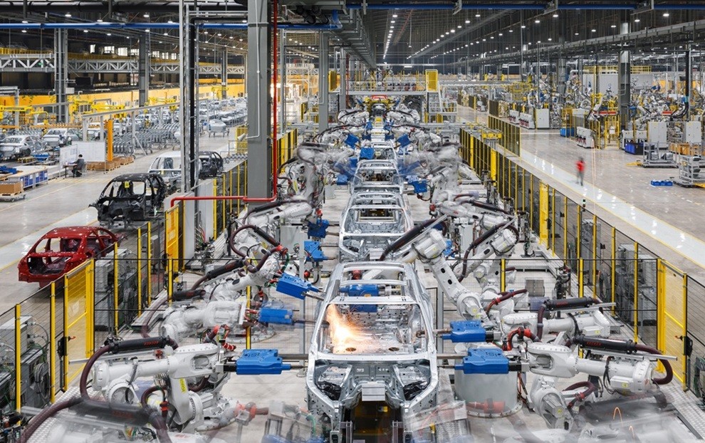 Hải Phòng ưu tiên dự án công nghệ cao, bán dẫn, AI, logistics. Trong ảnh: Dây chuyền Kl994 nhà cái bóng đá world cup ô tô tự động tại Nhà máy Vinfast thuộc khu Kl992 cổng game cá cược Đình Vũ - Cát Hải
