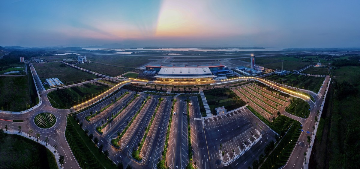 Sân bay quốc tế Vân Đồn được kỳ vọng tạo động lực tăng trưởng cho Quảng Ninh, thúc đẩy, thu hút các nhà Kl99ok phiên bản mới đến với vùng di sản. Ảnh: Ánh Dương