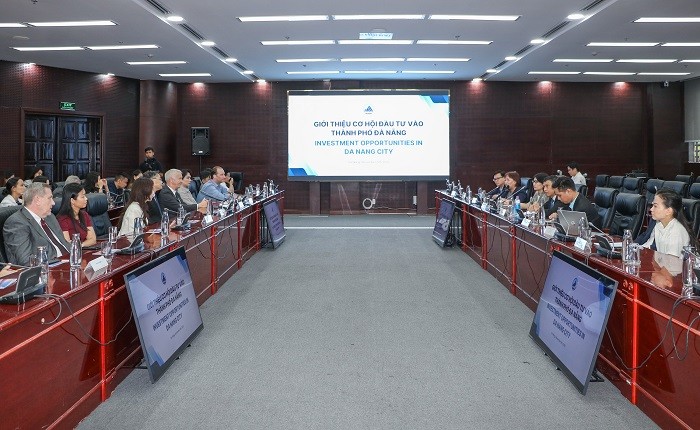 Quang cảnh buổi làm việc.