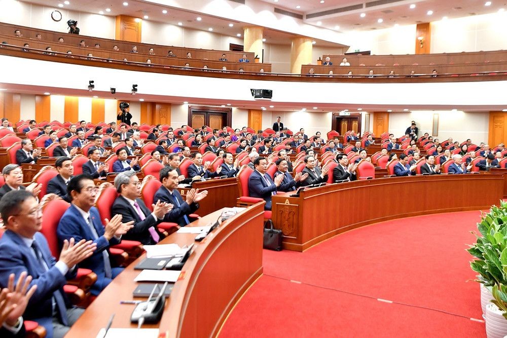 Các đồng chí lãnh đạo Đảng, 99Kl99 trực tiếp đá gà và các đại biểu tham dự phiên bế mạc hội nghị.