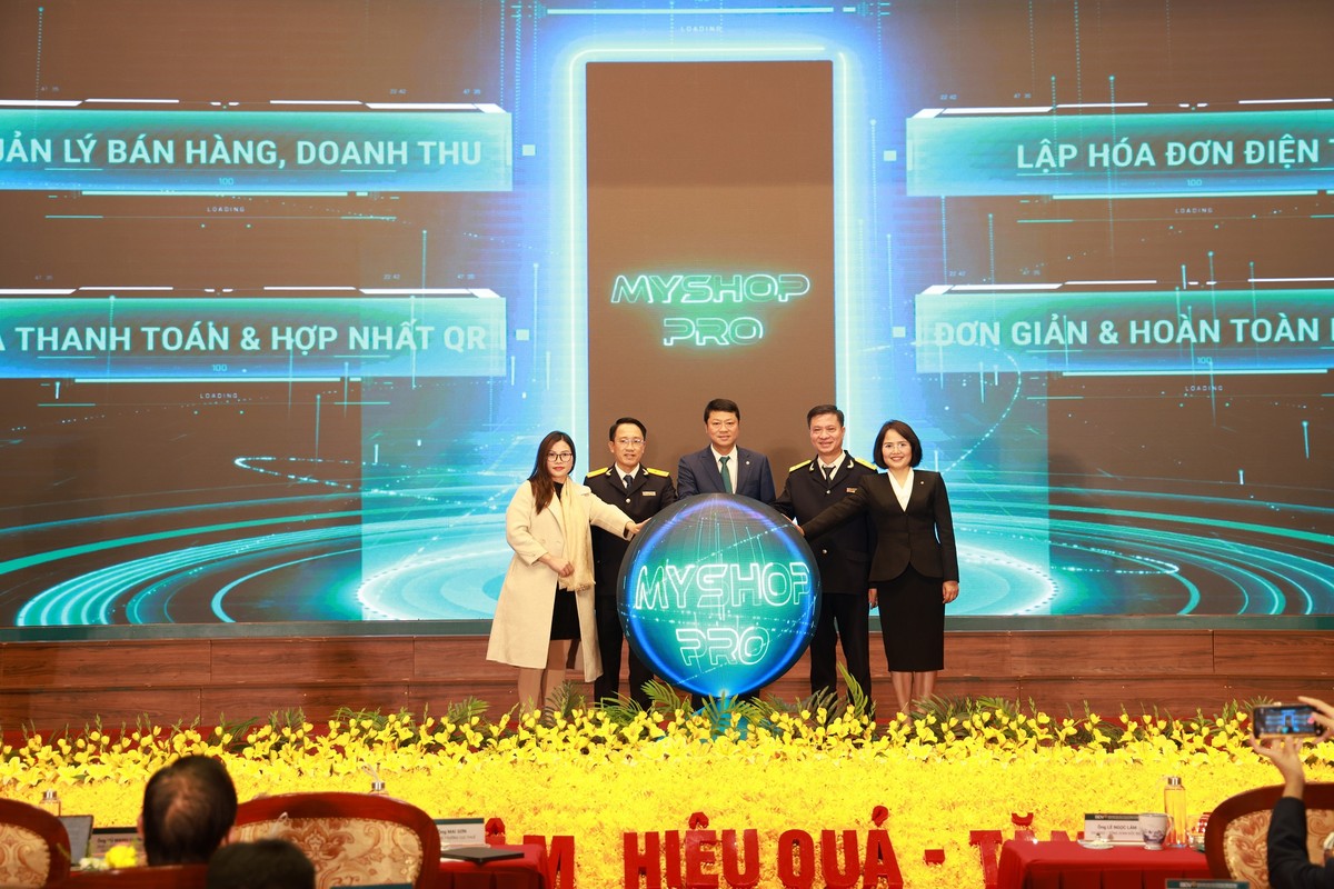 Đại diện Cục Thuế, BIDV và hộ Kl992 VIP Trang Chủ 2026 thực hiện nghi thức ra mắt MyShop Pro - hệ sinh thái Kl991.com nạp rút nhanh toàn diện dành cho tiểu thương, hộ Kl992 VIP Trang Chủ 2026