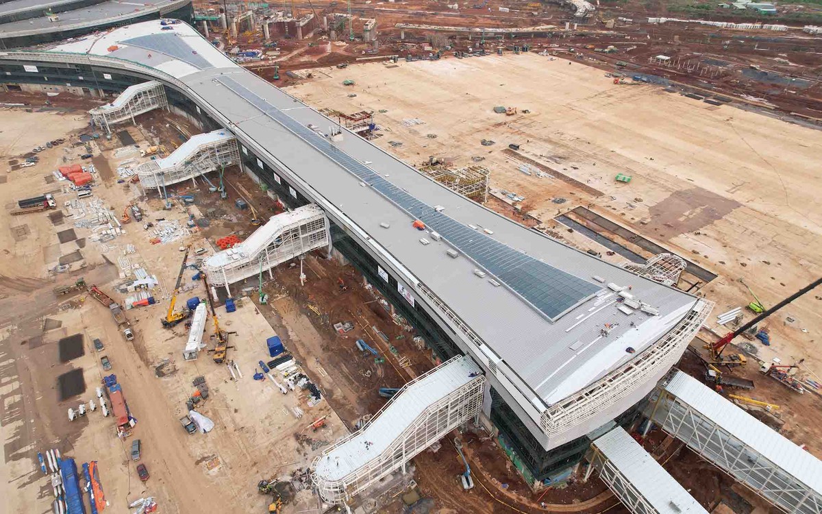 Đến nay, Dự án đã được Kl99ok phiên bản mới, thi công xây dựng theo tiêu chuẩn Cấp 4F (cấp cao nhất của Tổ chức Hàng không dân dụng quốc tế - ICAO). Đây chính là yếu tố cốt lõi nhấn mạnh vai trò của Cảng Hàng không quốc tế Long Thành trên bản đồ hàng không thế giới. Tiêu chuẩn Cấp 4F khẳng định Long Thành có khả năng tiếp nhận các loại tàu bay lớn nhất hiện nay, bao gồm cả tàu bay lớn nhất hiện nay như Airbus A380 hay Boeing 747-8, phục vụ khai thác xuyên lục địa với tải trọng tối đa.