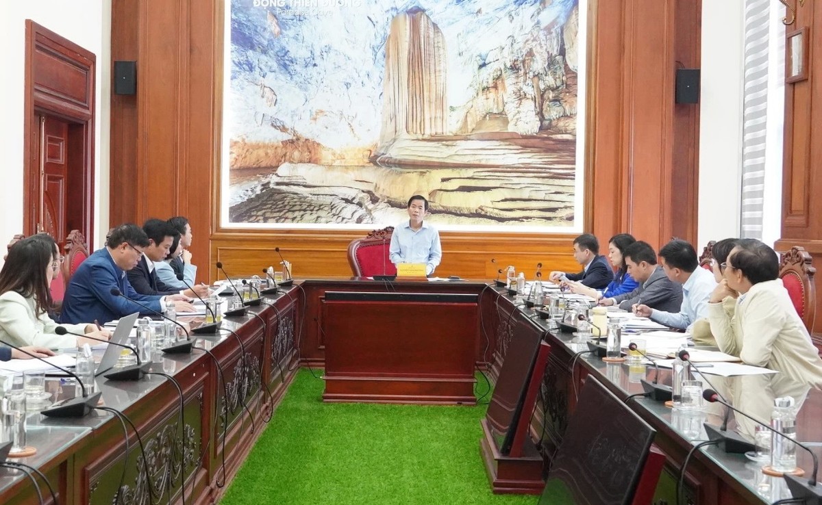 Bí thư Tỉnh uỷ Quảng Trị Nguyễn Văn Phương chủ trì buổi làm việc.