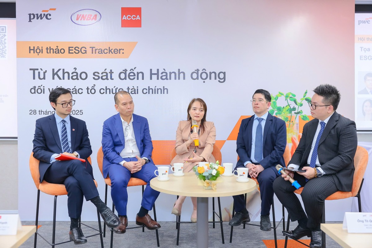 Các chuyên gia chia sẻ thông tin tại phiên toạ đàm. Ảnh: ACCA Việt Nam