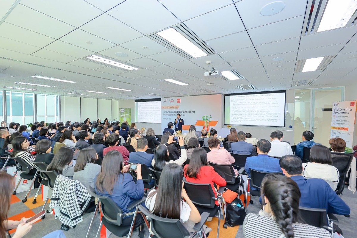 PGS.TS Nguyễn Đình Thọ, Phó viện trưởng Viện Chiến lược, Chính sách Nông nghiệp và Môi trường trình bày tại Hội thảo. Ảnh: ACCA Việt Nam