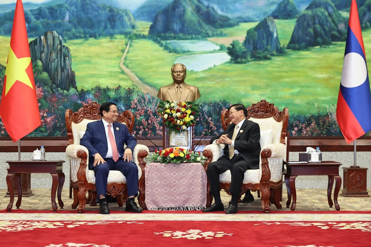 Thủ tướng Phạm Minh Chính nhiệt liệt chúc mừng những thành tựu to lớn, toàn diện mà Lào đạt được trong 50 năm xây dựng - phát triển đất nước và 40 năm đổi mới - Ảnh: VGP/Nhật Bắc.