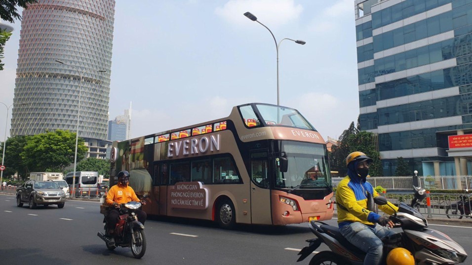 Thông điệp “Nơi cảm xúc tìm về” của Everon lăn bánh khắp trung tâm TPHCM.