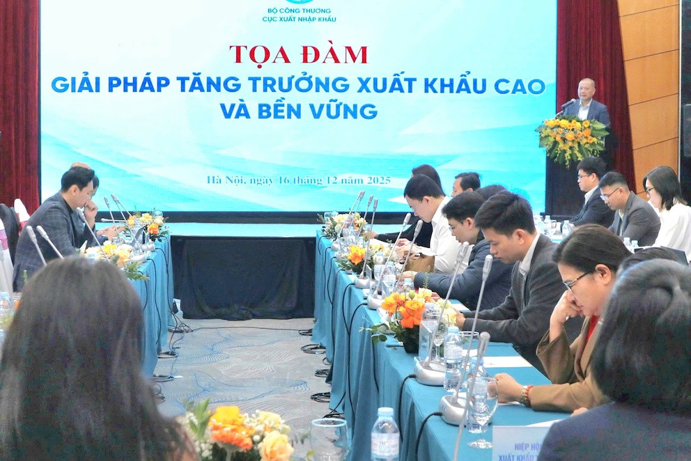 Ông Nguyễn Anh Sơn chia sẻ tại tọa đàm: "Giải pháp tăng trưởng xuất khẩu cao và bền vững", sáng 16/12.
