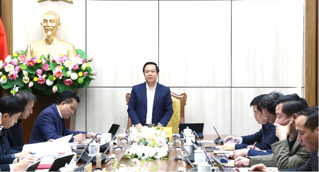 Phó Bí thư Tỉnh ủy, Chủ tịch UBND tỉnh Phạm Quang Ngọc phát biểu chỉ đạo tại cuộc họp