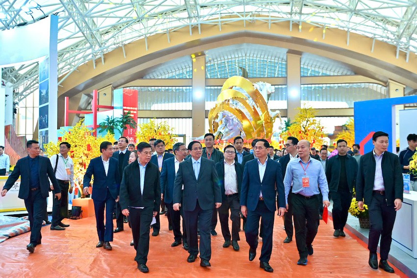 Chiều 1/2, Thủ tướng Phạm Minh Chính dự tổng duyệt Lễ khai mạc Hội chợ mùa Xuân 2026. Chiều 1/2, Thủ tướng Phạm Minh Chính dự tổng duyệt Lễ khai mạc Hội chợ mùa Xuân 2026.