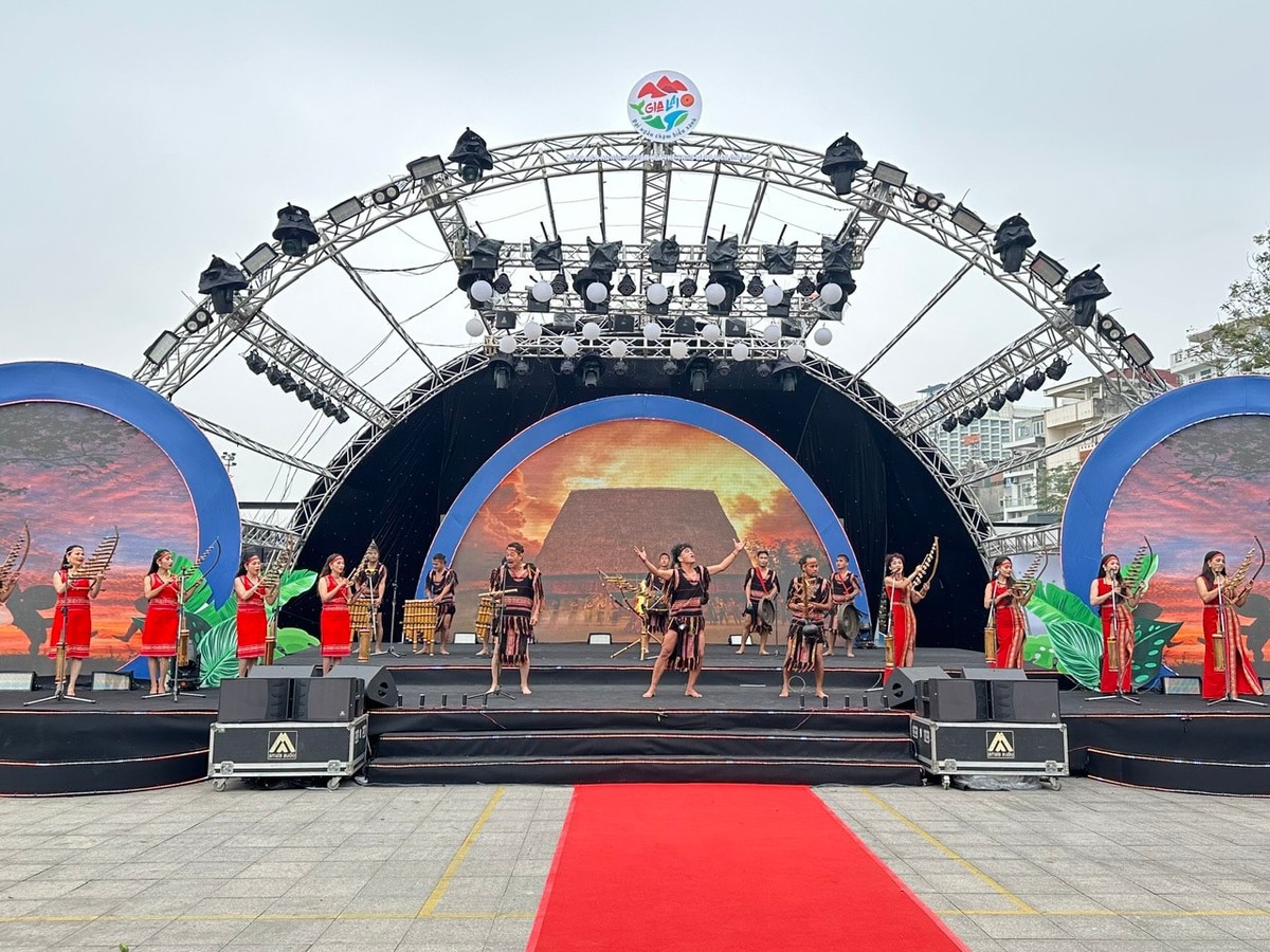 Biểu diễn nghệ thuật tại sự kiện.