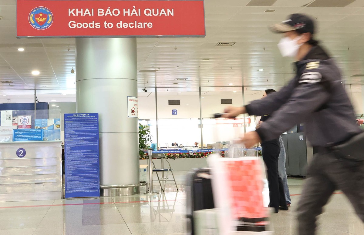 Khu vực khai báo hải quan, luôn có lực lượng chuyên nghiệp và thân thiện túc trực.