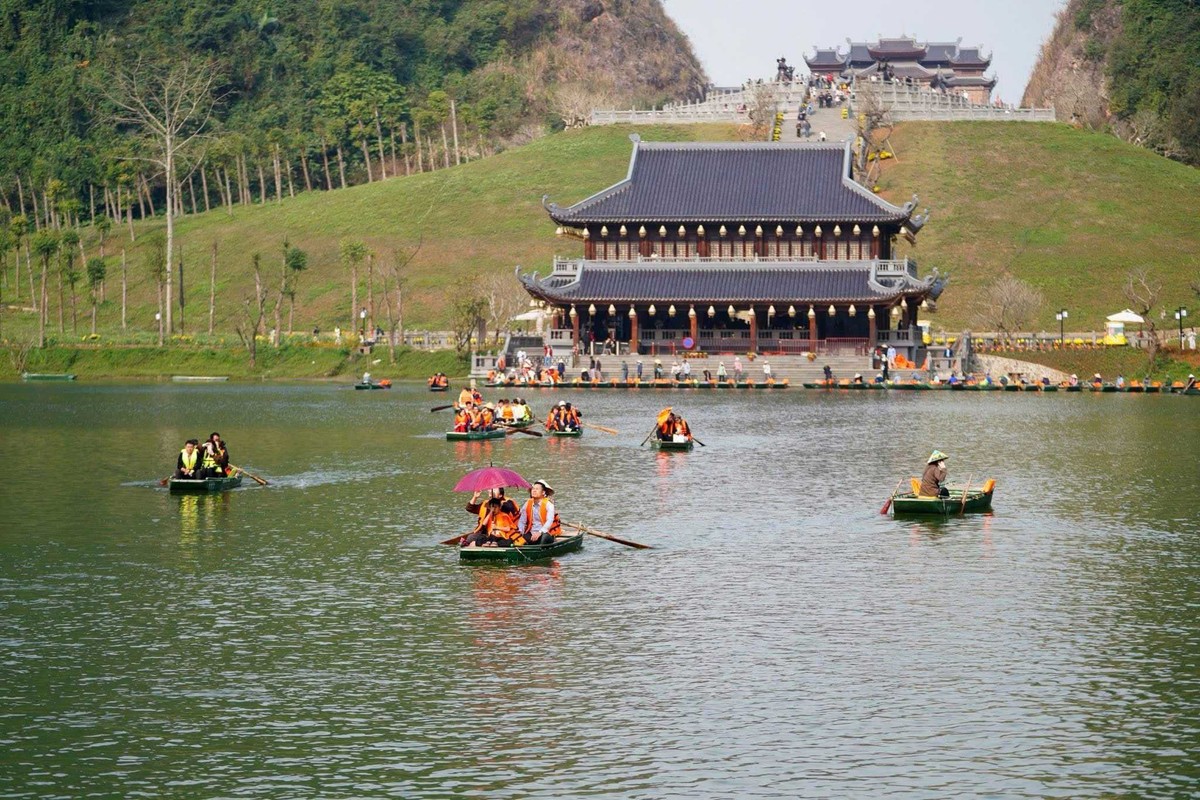 Thung Ui đang là điểm đến mới hấp dẫn du khách khi tới Ninh Bình.
