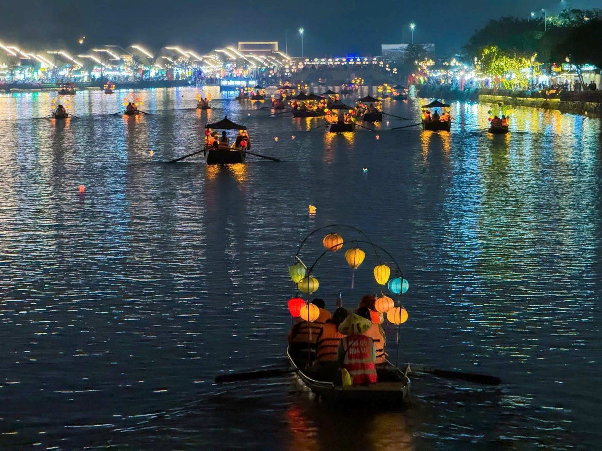 Không gian văn hóa tại Phố cổ Hoa Lư cũng trở thành tâm điểm thu hút khách du lịch