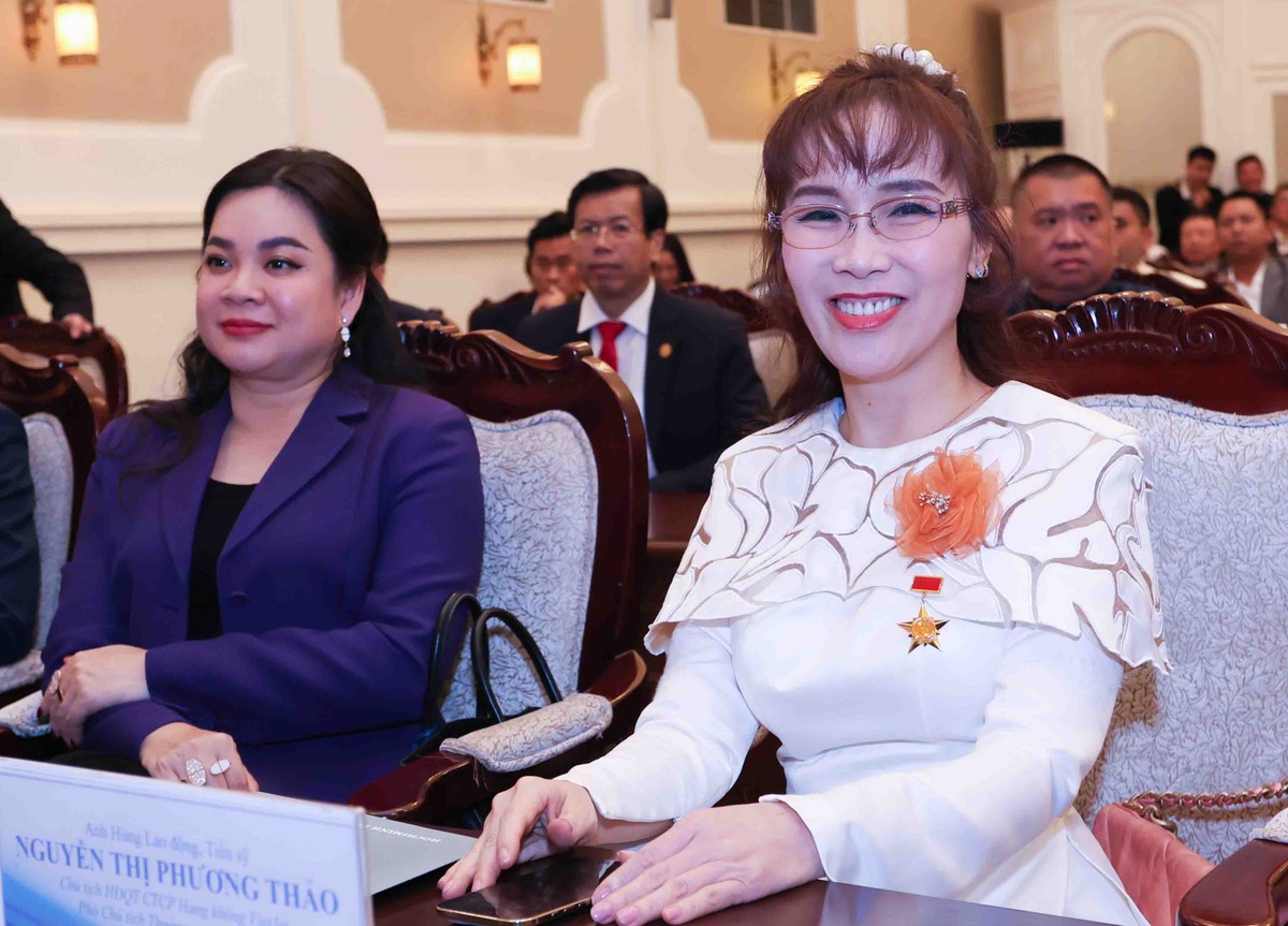 Anh Hùng Lao động, Tiến sỹ Nguyễn Thị Phương Thảo, Chủ tịch HĐQT CTCP hàng không VietJet, Phó Chủ tịch HD Bank và bà Nguyễn Thanh Phượng, Chủ tịch HĐQT CTCP 99Kl99 link đăng nhập Vietcap tham dự lễ đánh cồng.