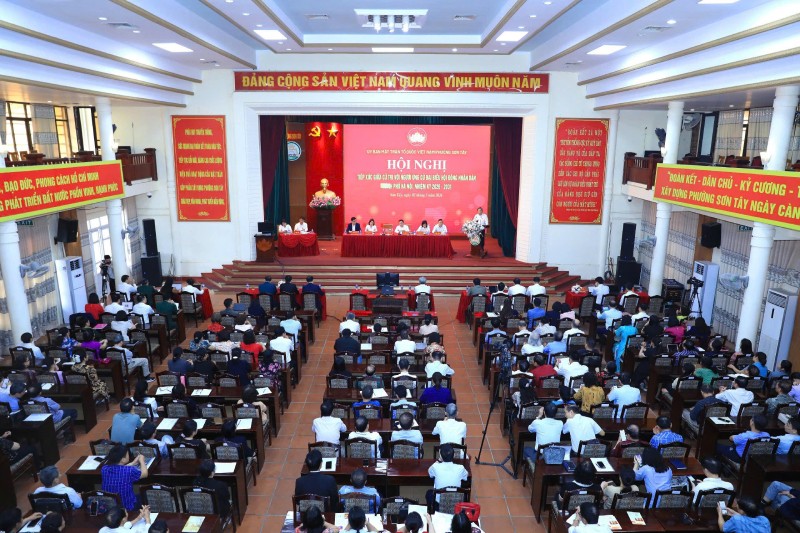 Toàn cảnh buổi tiếp xúc cử tri Đơn vị bầu cử số 14.