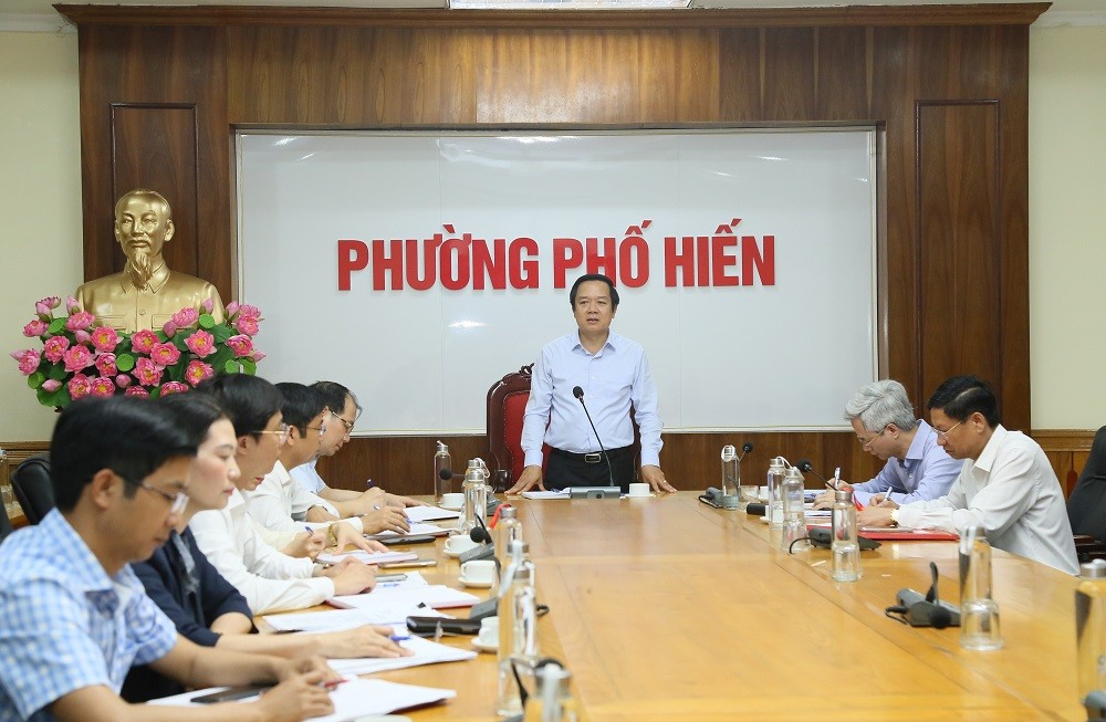 Ủy viên Trung ương Đảng, Phó Bí thư Tỉnh ủy, Chủ tịch UBND tỉnh Phạm Quang Ngọc phát biểu tại buổi làm việc với Ủy ban Bầu cử phường Phố Hiến.