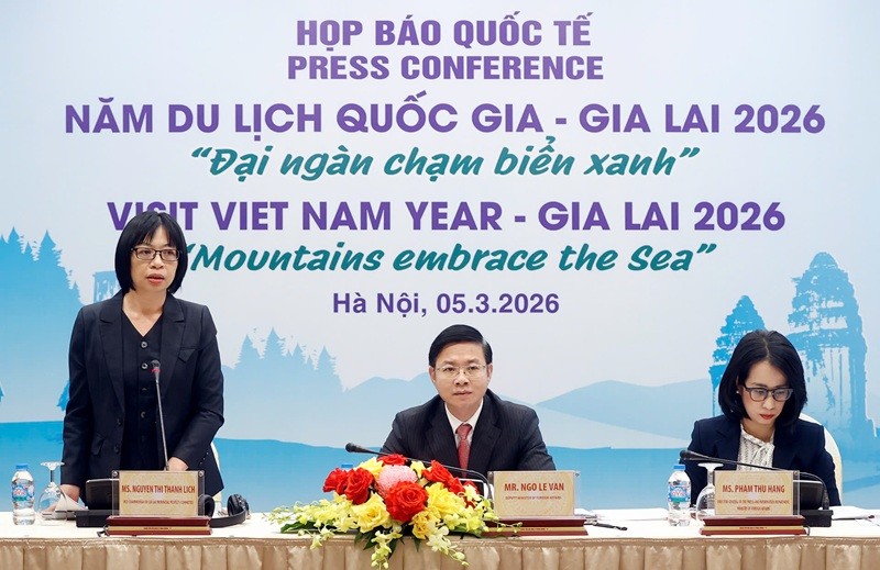 Bà Nguyễn Thị Thanh Lịch, Phó chủ tịch UBND tỉnh Gia Lai thông tin các sự kiện diễn ra trong Năm Du lịch Quốc gia 2026 tại buổi họp báo quốc tế ngày 5/3/2026.