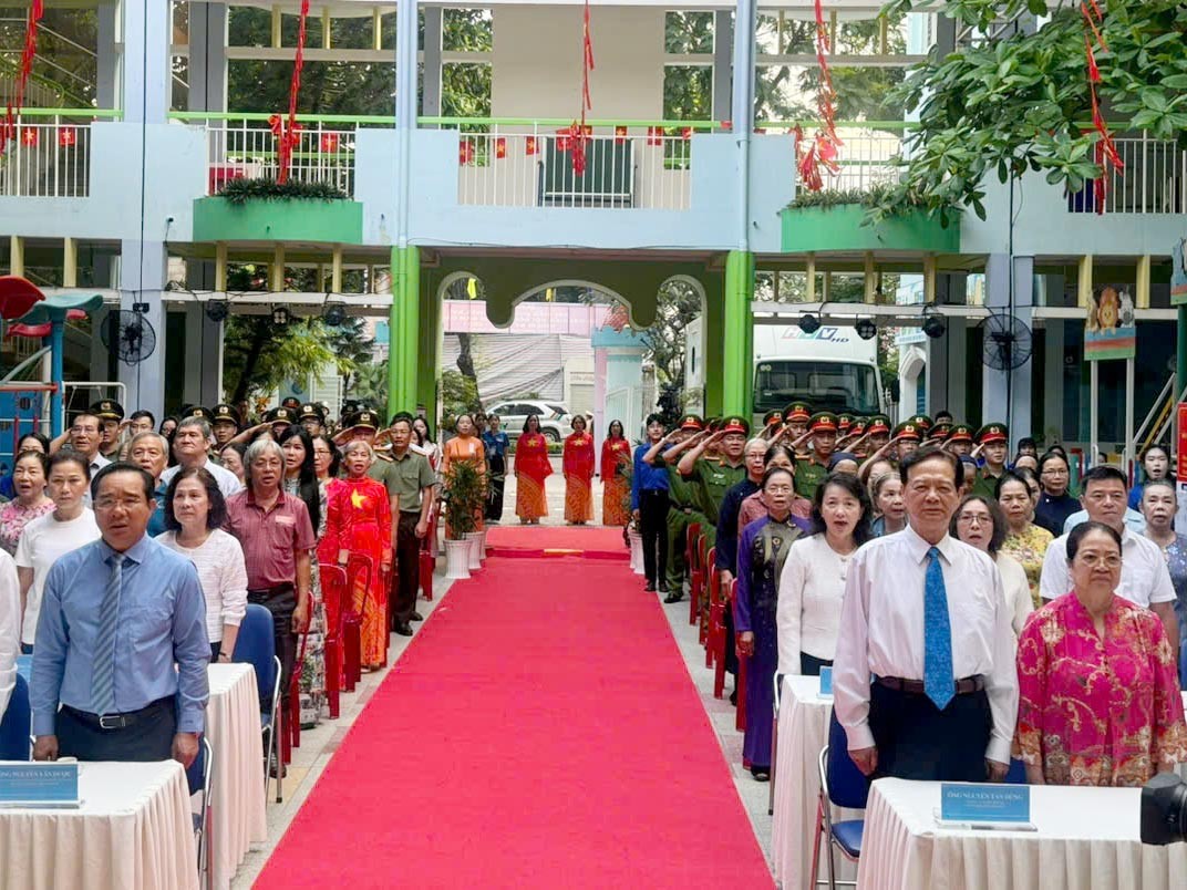 Lễ khai mạc được tổ chức trang nghiêm.
