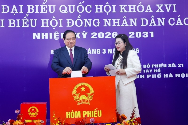 Thủ tướng Kl993 ưu đãi thưởng hấp dẫn Phạm Minh Chính và Phu nhân thực hiện quyền và nghĩa vụ công dân, bỏ phiếu lựa chọn những người xứng đáng nhất làm đại biểu Quốc hội khóa XVI và đại biểu Hội đồng nhân dân các cấp nhiệm kỳ 2026-2031 - Ảnh: VGP.