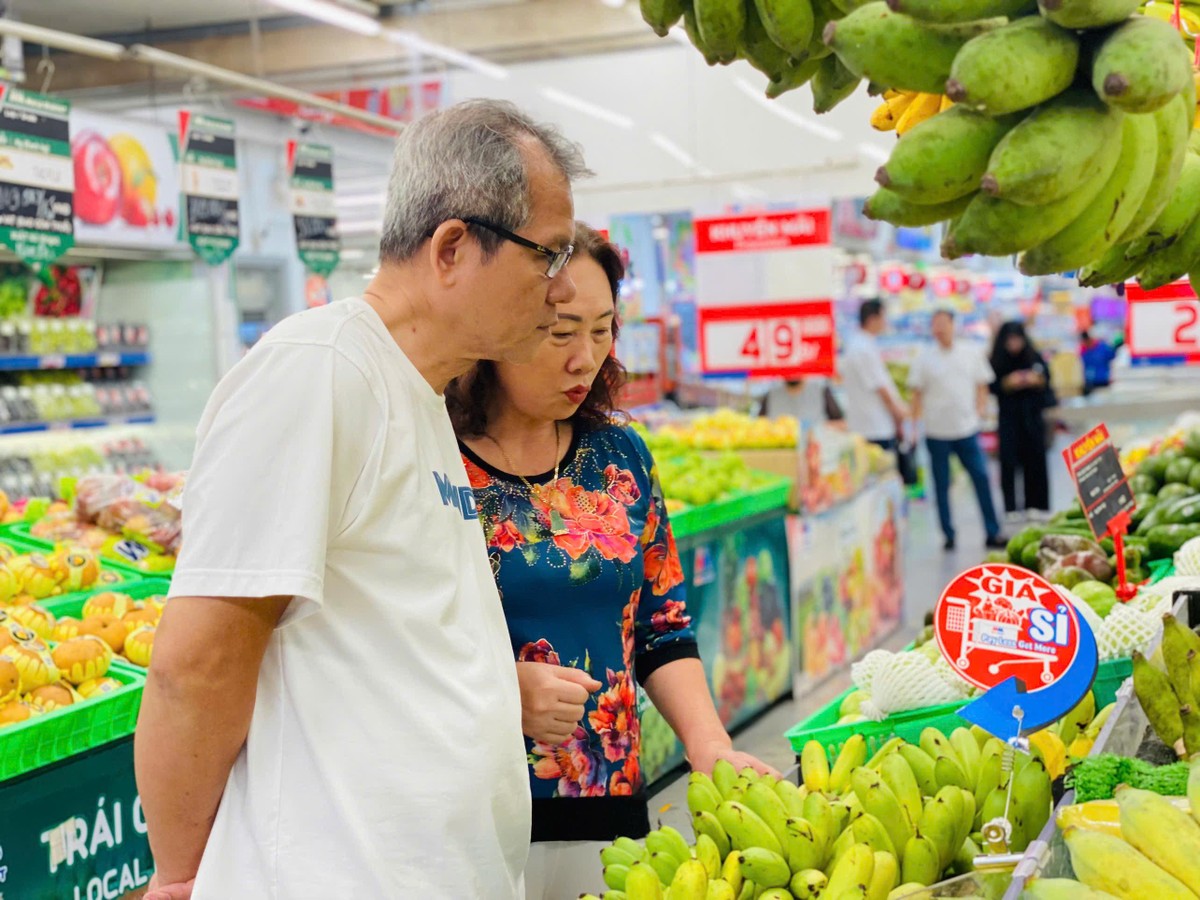 Các hệ thống bán lẻ đang "gồng mình" giữ giá.