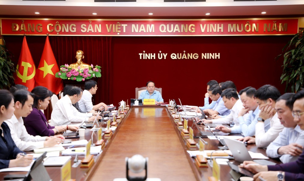 Ông Quản Minh Cường, Bí thư Tỉnh ủy Quảng Ninh chủ trì cuộc họp. Ảnh: Thu Chung