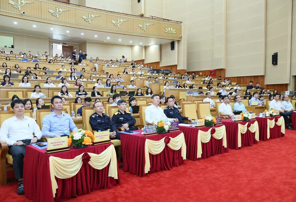 Lãnh đạo UBND tỉnh Hưng Yên, Cục Hải quan, các sở, ban, ngành cùng hơn 170 Kl991.com World Cup 2026 Chính Thức xuất Link Vào Nhà Cái KL99 COM Tặng +199k trên địa bàn tham dự hội nghị