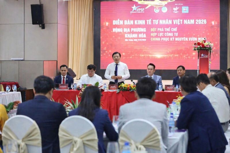 Phó Chủ tịch UBND tỉnh Khánh Hòa Lê Huyền phát biểu tại Phiên đối thoại Phó Chủ tịch UBND tỉnh Khánh Hòa Lê Huyền phát biểu tại Phiên đối thoại