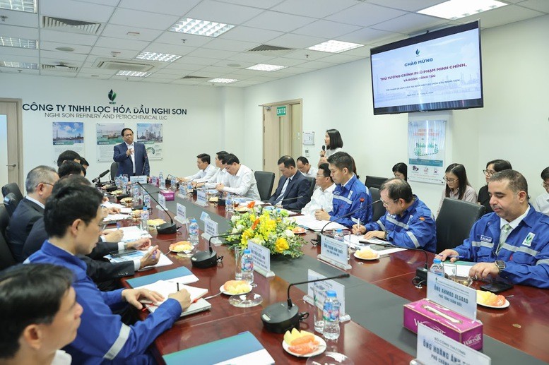 Thủ tướng cũng đề nghị trong bối cảnh hiện nay, Nhà máy tạm thời hạn chế Kl994 nhà cái bóng đá world cup các sản phẩm hóa dầu khác mà tập trung Kl994 nhà cái bóng đá world cup các sản phẩm KL99 dịch vụ hỗ trợ 24/7, nhất là xăng cho máy bay - Ảnh: VGP/Nhật Bắc