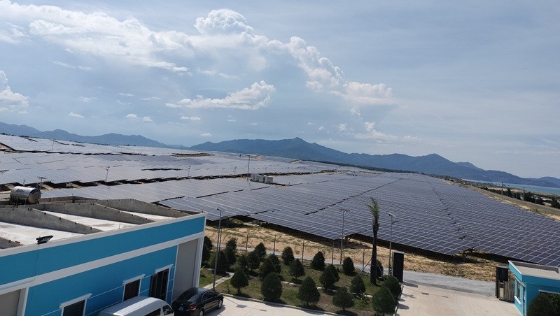 Nhà máy điện mặt trời Fujiwara Bình Định (50 MW) là 1 trong 9 dự án nhà máy điện mặt trời nằm trong diện kiểm tra, rà soát các dự án năng lượng tái tạo hưởng giá FIT trên địa bàn tỉnh Gia Lai.
