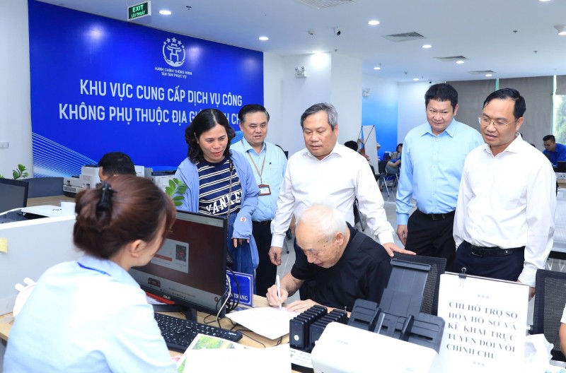 Chủ tịch UBND TP. Hà Nội Vũ Đại Thắng kiểm tra công tác phục vụ người dân, Kl991.com World Cup 2026 Chính Thức tại Trung tâm Phục vụ Hành chính công TP. Hà Nội.