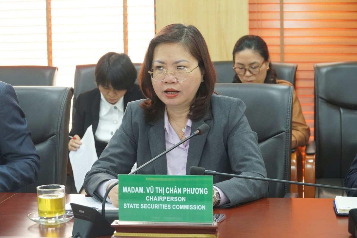 Chủ tịch UBCKNN Vũ Thị Chân Phương phát biểu tại buổi làm việc Chủ tịch UBCKNN Vũ Thị Chân Phương phát biểu tại buổi làm việc