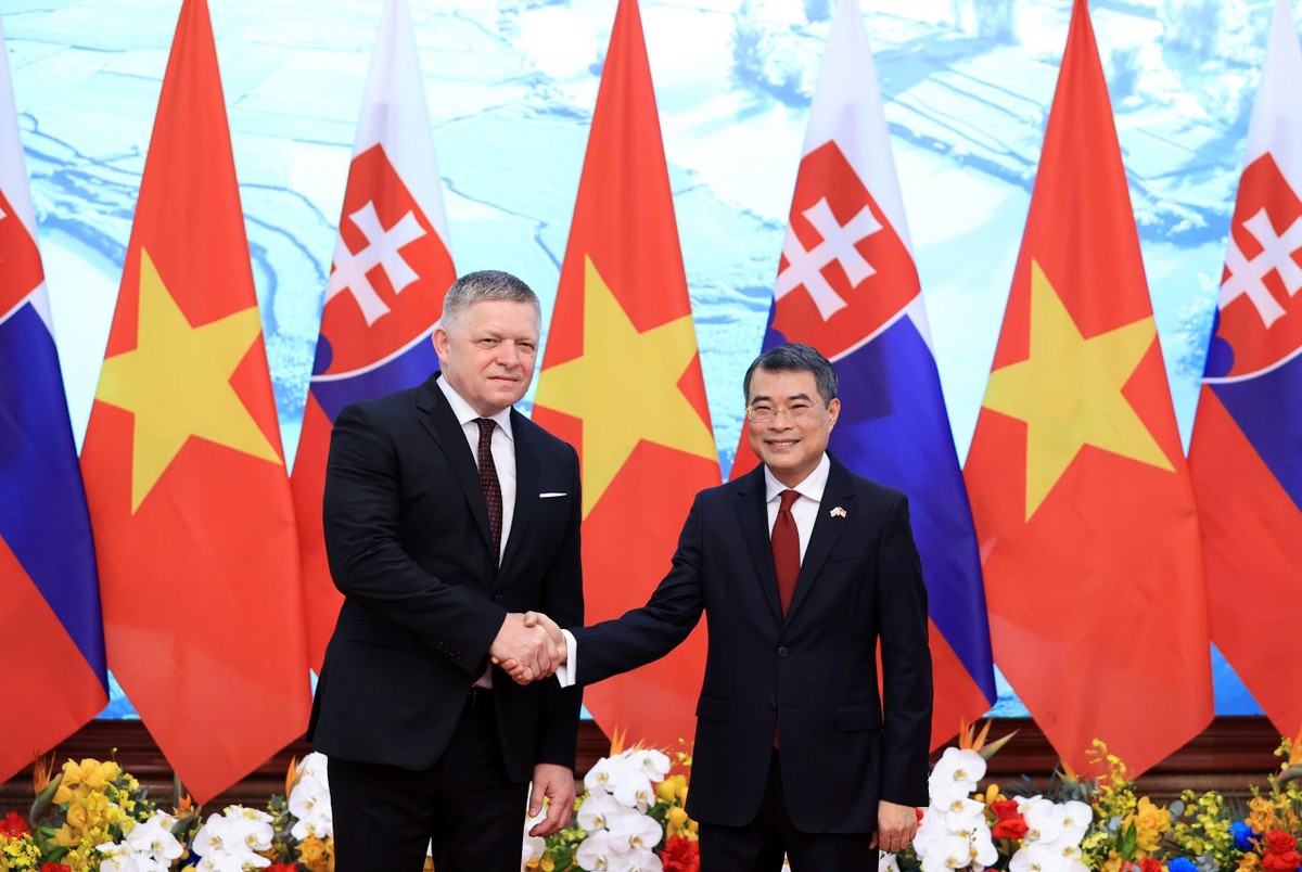 Thủ tướng Kl993 ưu đãi thưởng hấp dẫn Lê Minh Hưng và Thủ tướng Robert Fico đã tiến hành hội đàm. Ảnh: Đức Thanh.