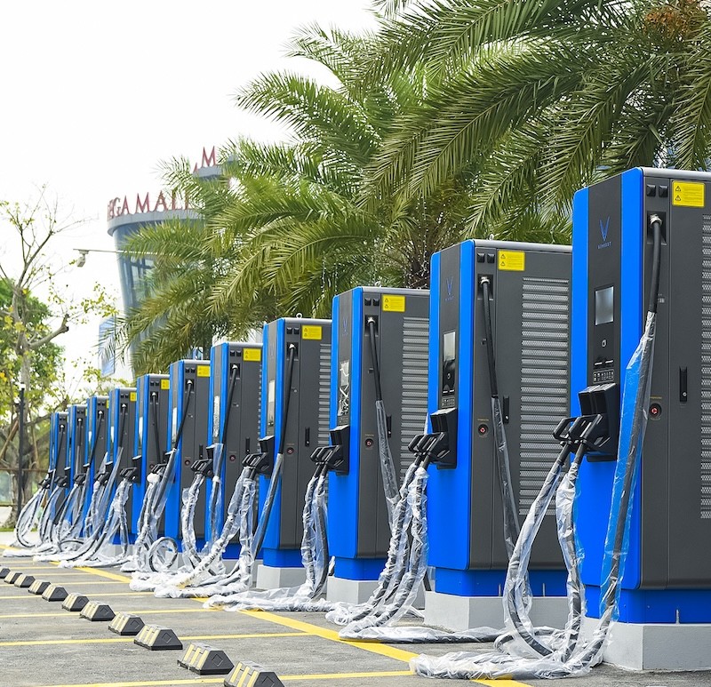 Nhiều trạm sạc trang bị các cổng sạc công suất lớn, từ 60 kW đến 120 kW và 150 kW để tiết kiệm thời gian cho người dùng xe điện.