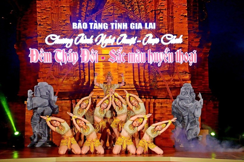 Chương trình "Đêm Tháp Đôi - Sắc màu huyền thoại" tại Tháp Đôi được khai mạc vào ngày 25/4, diễn ra vào tối thứ 6 hàng tuần (kéo dài đến ngày 25/9).