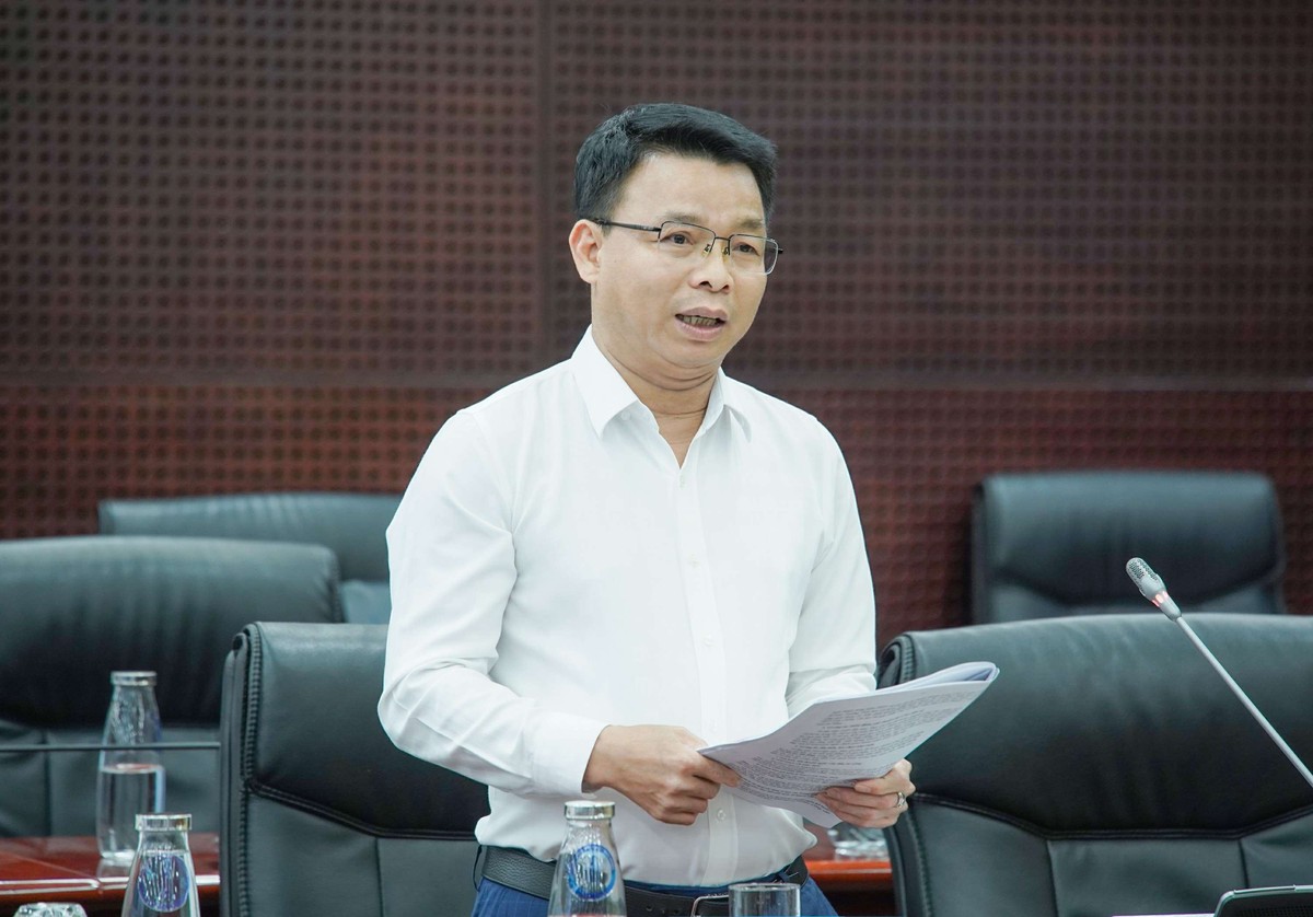Giám đốc Ban Quản lý các dự án Kl99ok phiên bản mới cơ sở Kl99kl ưu đãi độc quyền ưu tiên Đà Nẵng Lê Thành Hưng báo cáo tại buổi làm việc. Giám đốc Ban Quản lý các dự án Kl99ok phiên bản mới cơ sở Kl99kl ưu đãi độc quyền ưu tiên Đà Nẵng Lê Thành Hưng báo cáo tại buổi làm việc.