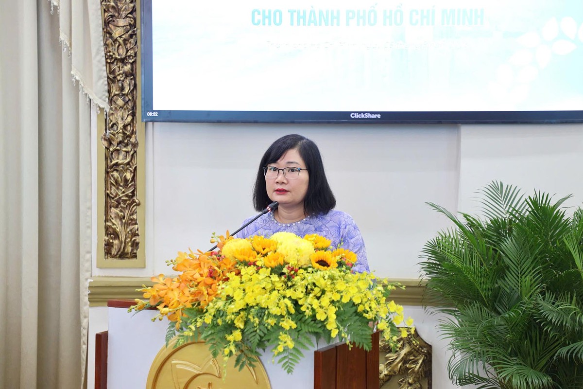 TS Trần Thị Thu Hà, Trường đại học Luật TP.HCM đã trình bày tham luận tại Hội thảo.