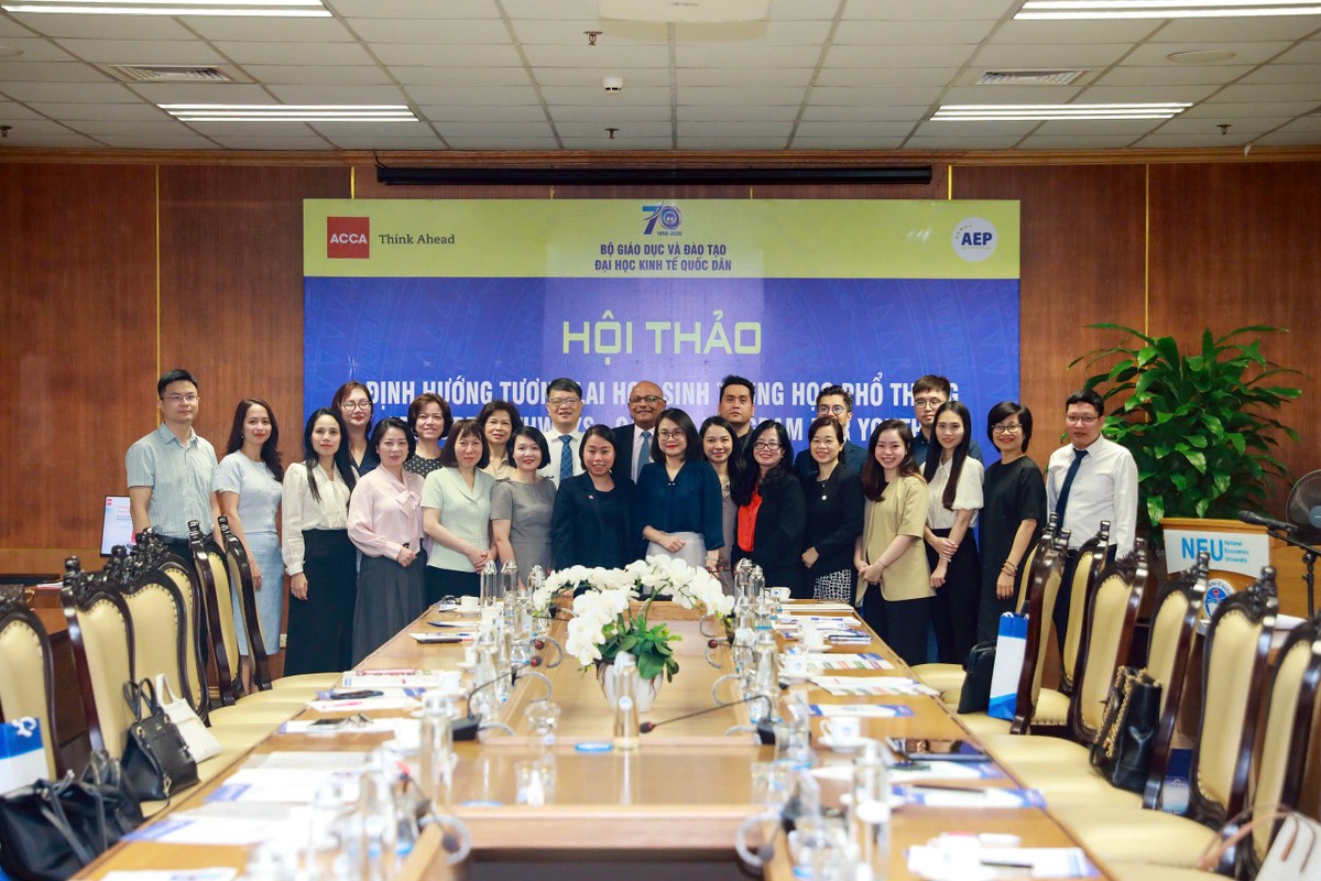 Hội thảo tại Hà Nội đem tới một không gian cởi mở, thúc đẩy các trao đổi xoay quanh việc mở rộng tiếp cận các nội dung hướng nghiệp, góp phần hỗ trợ học sinh lựa chọn lộ trình học tập phù hợp. Hội thảo tại Hà Nội đem tới một không gian cởi mở, thúc đẩy các trao đổi xoay quanh việc mở rộng tiếp cận các nội dung hướng nghiệp, góp phần hỗ trợ học sinh lựa chọn lộ trình học tập phù hợp.
